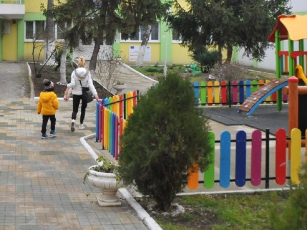 Има около 14 000 места в детските градини в София,
