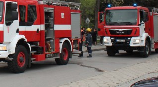 Пожарникари са гасили пожар в предприятие за преработка и топене