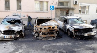 Три автомобила са били взривени тази нощ във Варна съобщава