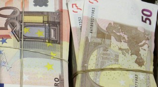 Великотърновската полиция разследва джебчийска кражба на 1000 евро и лични