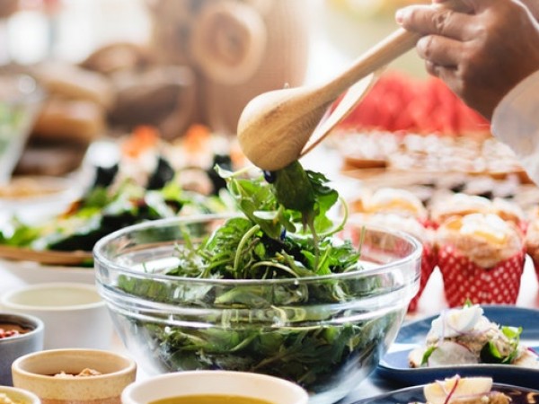 Вярваме че салатата е едно здравословно и диетично хапване. Докато