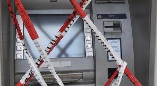 Скиминг устройство поставено на банкомат в центъра на Добрич е