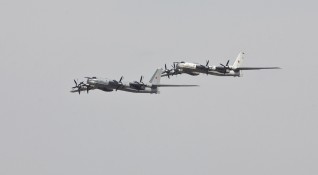 Американски военни самолети са прехванали шест руски военни самолета при