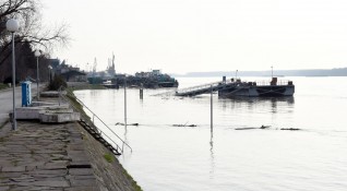 Русенец опитал да преведе с рибарска лодка през река Дунав