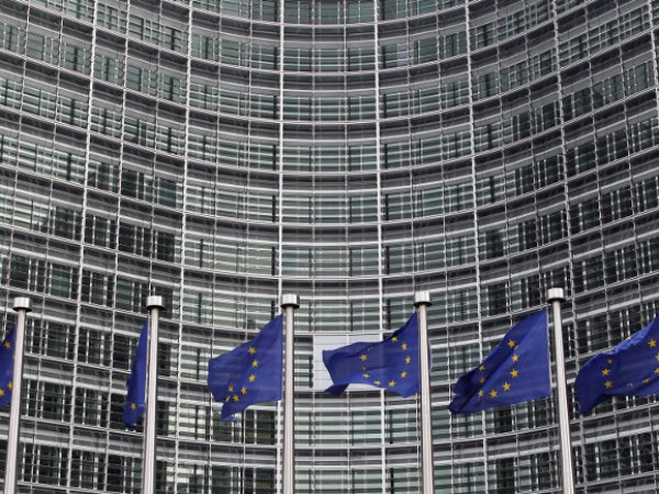 Европейската комисия старателно отлага някои решения, които биха създали противоречия