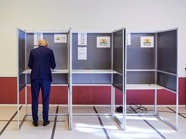 Холандската Партия на труда печели най-много гласове на изборите за