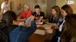 Напрежение в Районната избирателна комисия във Велико Търново беляза края