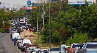 Двеста коли чакат пред бензиностанция в западната част на Венецуела