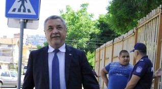 Според лидера на НФСБ Валери Симеонов няма скандал в малкия