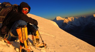 Тялото на алпиниста Иван Томов бе свалено от връх Лхотце