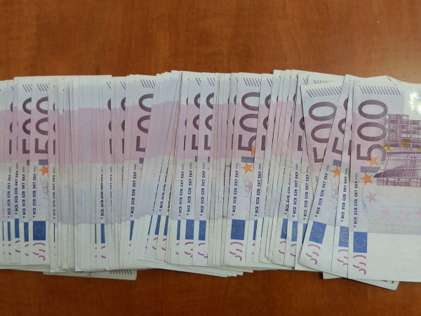 Митничари откриха недекларирани 50 000 евро на МП Капитан Андреево.