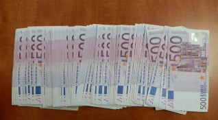 Митничари откриха недекларирани 50 000 евро на МП Капитан Андреево