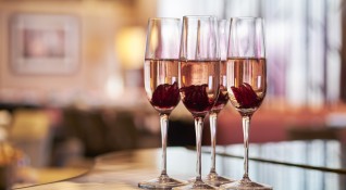 Година след отварянето си, Floret Restaurant and Bar отпразнува повода