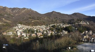Преди месец китното италианско планинско село Езино Ларио се обяви