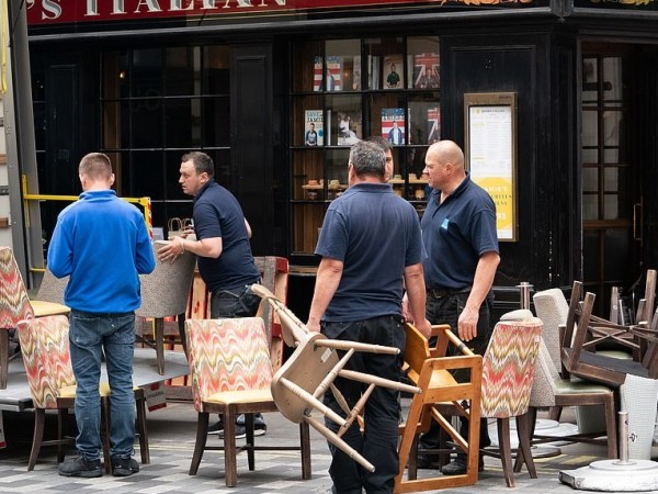 Хамали започнаха да разчистват ресторантите на Джейми Оливър в Лондон,