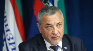 Лидерът на НФСБ Валери Симеонов остана изненадан от оставката на