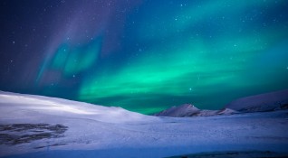 Северното сияние е оптично явление наблюдавано в небето над полярните