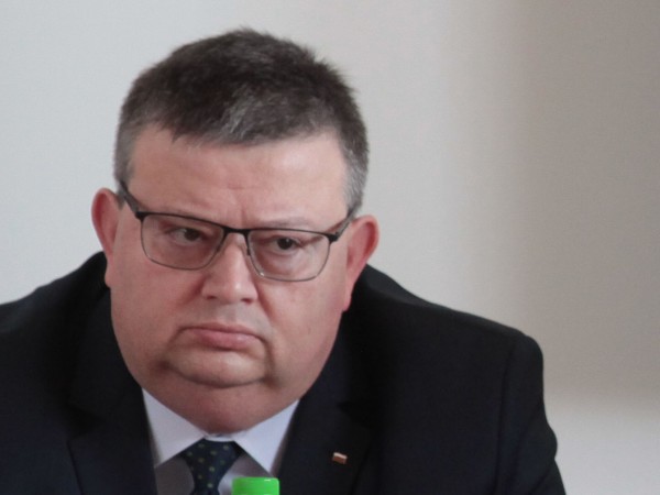 Одобрението на гражданите към главния прокурор Сотир Цацаров е 44,8