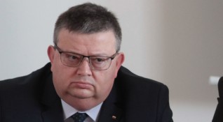 Одобрението на гражданите към главния прокурор Сотир Цацаров е 44 8