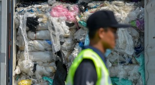 Япония представи днес програма за намаляване на пластмасовите отпадъци които