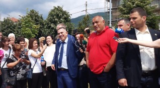 Премиерът Бойко Борисов посети новото кръговото кръстовище на ул Розова