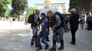 Израелската полиция съобщи че силите за сигурност са влезли в