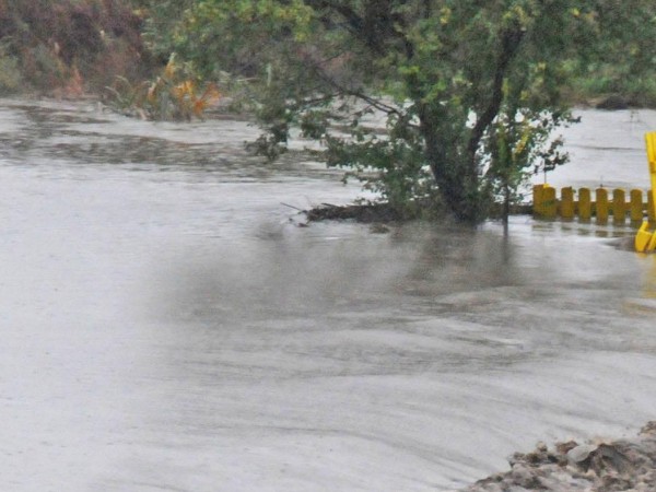 Село Средногорово е наводнено в резултат на снощните валежи, съобщи