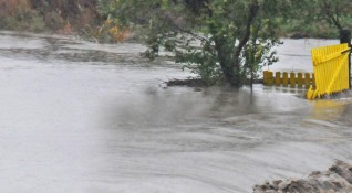Село Средногорово е наводнено в резултат на снощните валежи съобщи