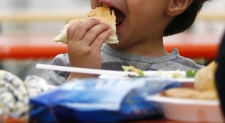 За проблем с безплатната закуска на децата алармират доставчици Те