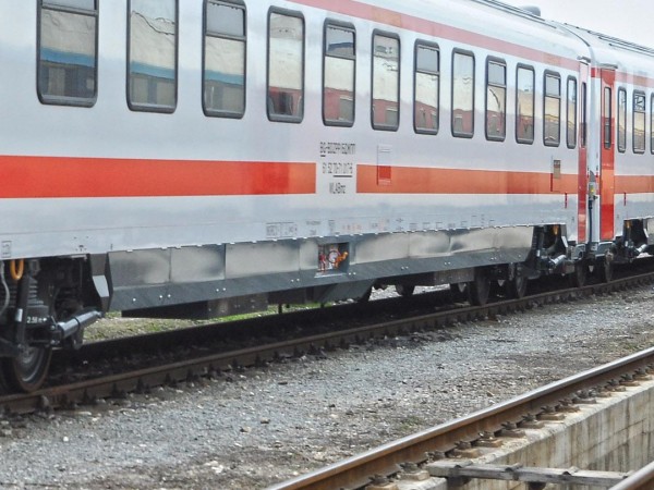 Влак по линията София-Варна се е ударил в скална маса