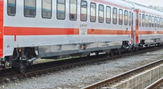 Влак по линията София Варна се е ударил в скална маса