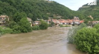 Нивото на река Янтра край Велико Търново достигна критични нива