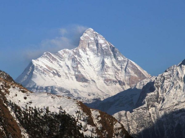 Пет тела бяха открити, докато хеликоптер претърсваше връх Нанда Деви