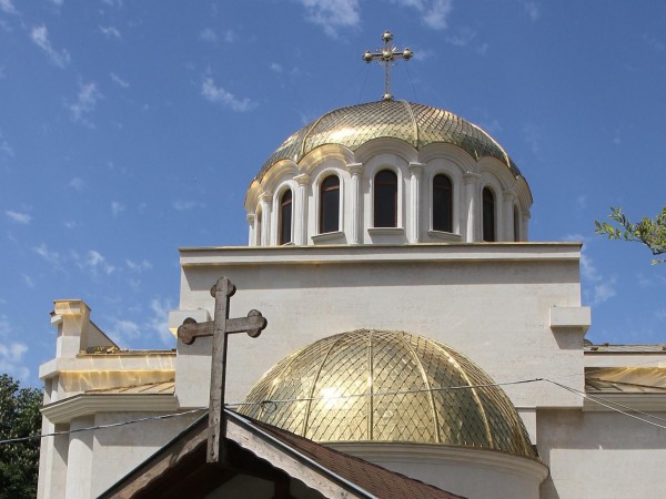 Българската православна църква почита днес църковния празник Възнесение Господне, наричан