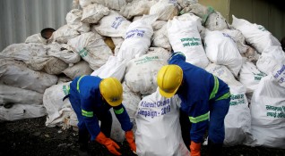11 тона отпадъци събраха жители на Непал от района на