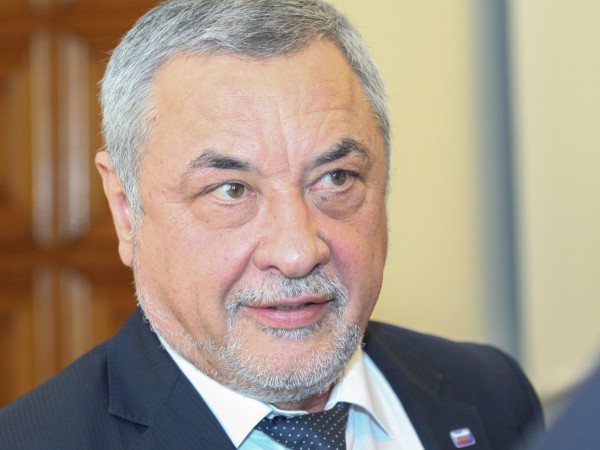 Лидерът на НФСБ Валери Симеонов препоръча на партньорите си ВМРО