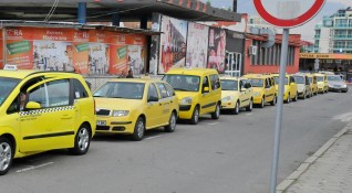 Много таксиметрови шофьори са превърнали превозването на пътници във вид