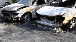 Неизвестни лица запалиха автомобили на турската дипломатическа мисия в Солун