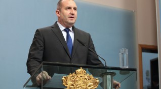 Президентът Румен Радев връчи днес най високото държавно отличие Орден