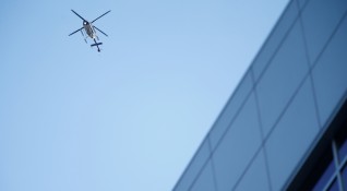 Един човек е загинал при катастрофата на хеликоптер върху покрива