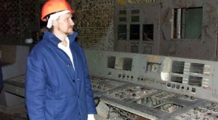 Часове след избухването на Чернобил Алексей Бреус влиза в контролната