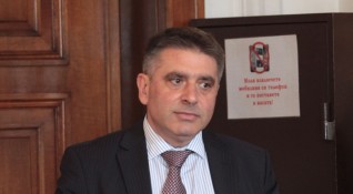 Правосъдният министър Данаил Кирилов обяви че ще подаде оставка ако
