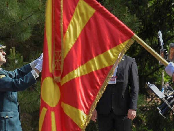 "Силно провокативна" нарече предложената от Скопие дата за съвместно честване