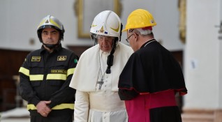 Папа Франциск призова към сдържаност и намаляване на напрежението в