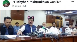 Скучна политическа пресконференция изуми пакистанската общественост По време на Facebook