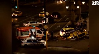 Tежка катастрофа между две таксита стана на кръстовището на Орлов
