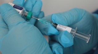 Публичното недоверие към ваксините означава че светът прави крачка назад
