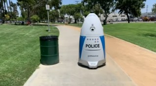 Полицията в Южна Калифорния приветства робот в своя отдел Той