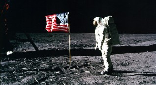 Нийл Армстронг бил един от най успешните пилоти на НАСА