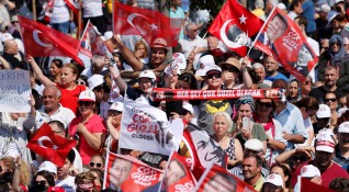 Милиони турски избиратели ще гласуват днес на повторението на изборите